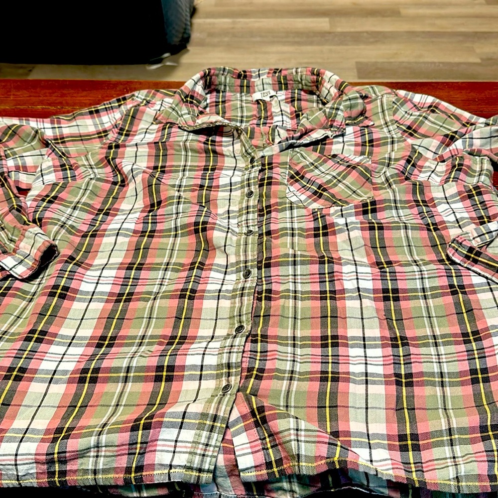 True Craft plaid woven button down size 2x. Never worn